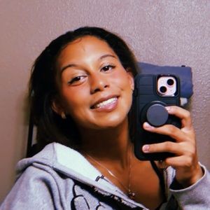 Meet your Posher, Isabella